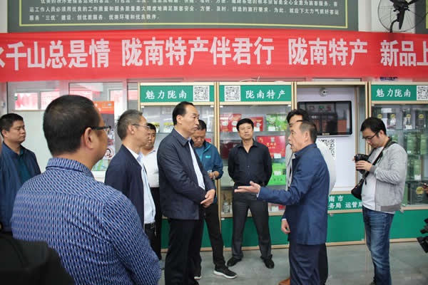 市安委辦主任、安監(jiān)局局長(zhǎng)李永宏一行到隴運(yùn)集團(tuán)公司檢查指導(dǎo)工作