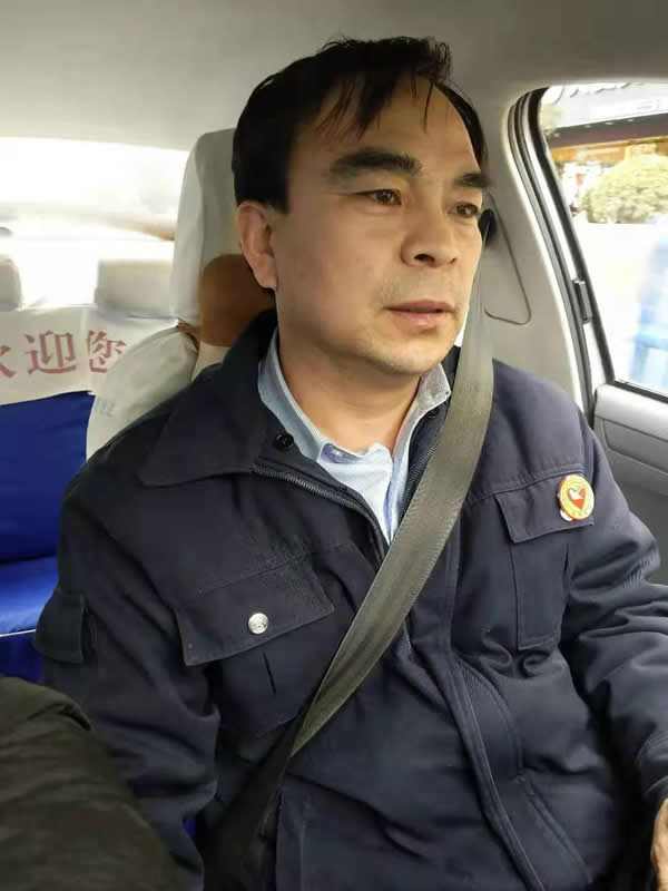 【拾金不昧】為隴運(yùn)集團(tuán)潤(rùn)祥出租車公司駕駛員“王劉德”點(diǎn)贊??！