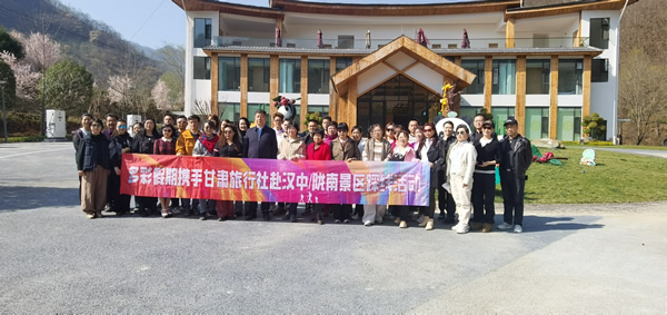 隴運集團(tuán)潤華旅游客運公司 晟游天下旅行社與隴南裕河大景區(qū)簽署旅游市場戰(zhàn)略合作協(xié)議