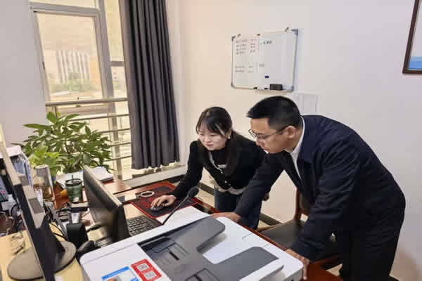 隴南市隴運(yùn)集團(tuán)公司黨委書記、董事長(zhǎng)馬明喜深入一線開展“五一”節(jié)日期間安全生產(chǎn)檢查